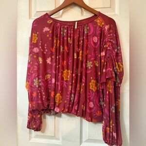 Free People women’s EUC magenta floral ruffle sleeve top, oversized, S/P